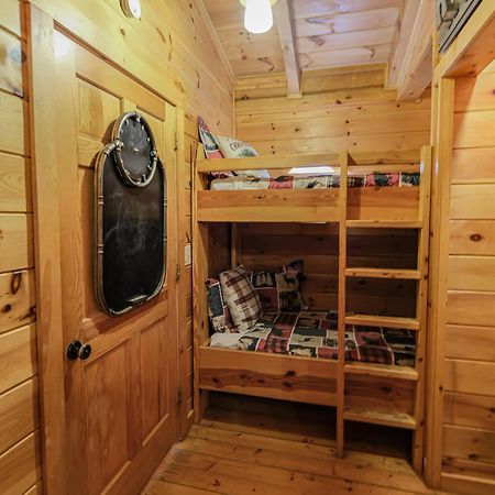 Lazy Bear Lodge ガトリンバーグ エクステリア 写真