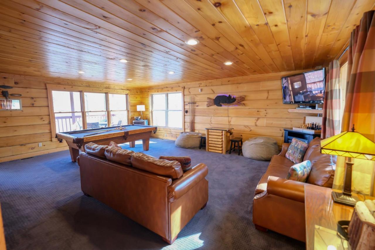 Lazy Bear Lodge ガトリンバーグ エクステリア 写真