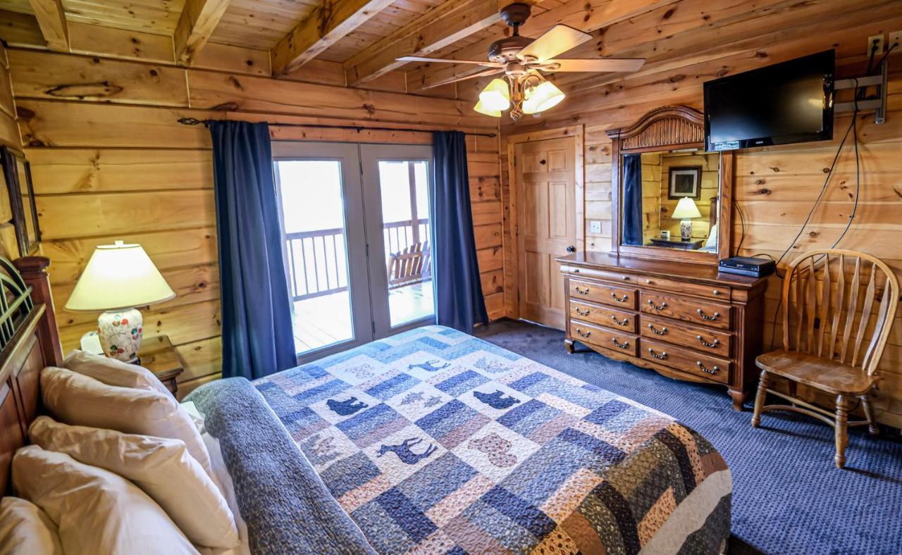 Lazy Bear Lodge ガトリンバーグ エクステリア 写真