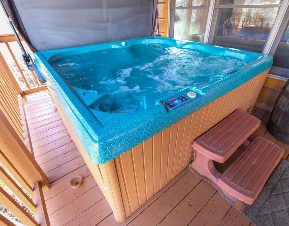 Lazy Bear Lodge ガトリンバーグ エクステリア 写真